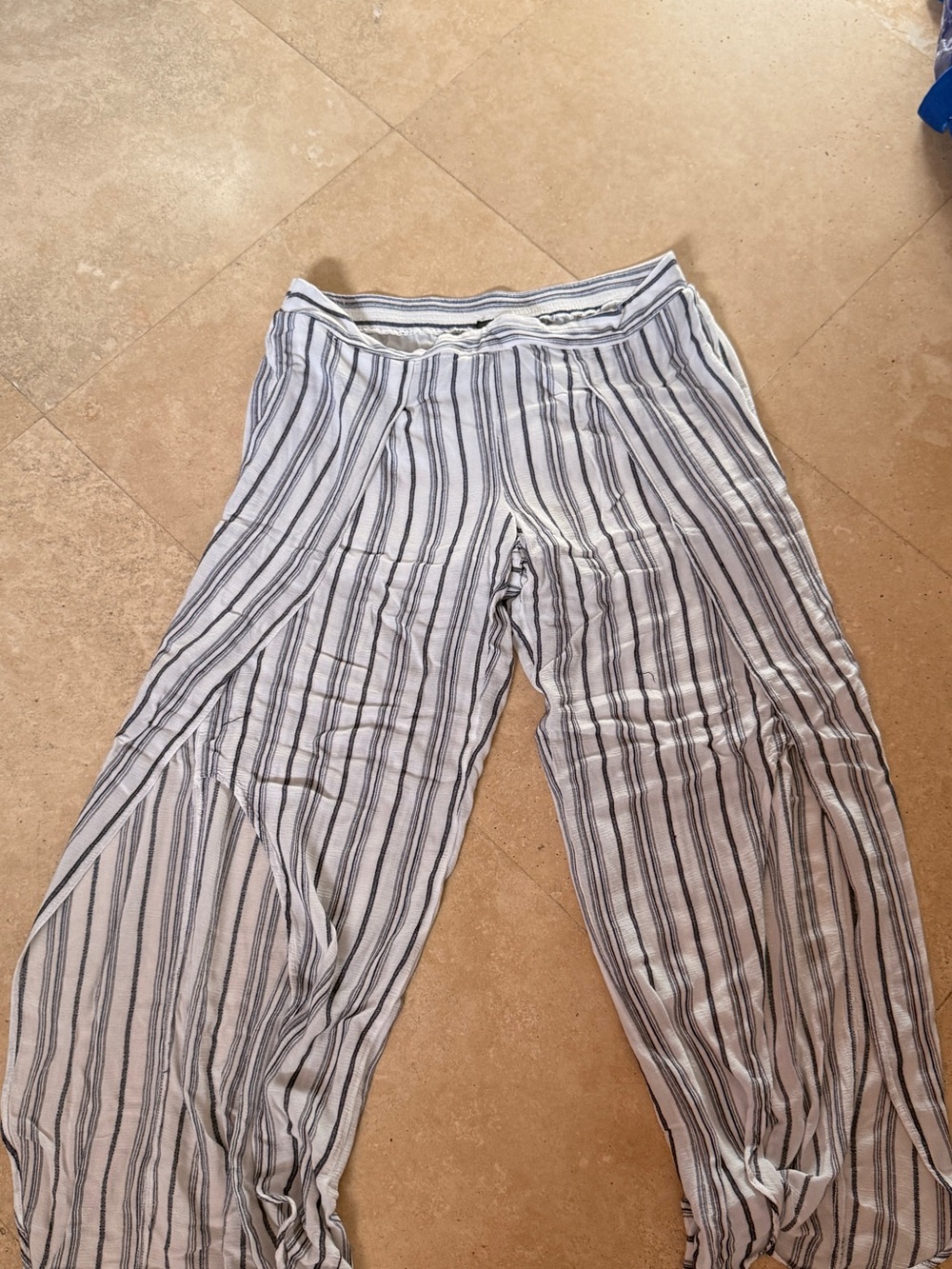 BCX White and Navy Striped Wide-Leg Pants